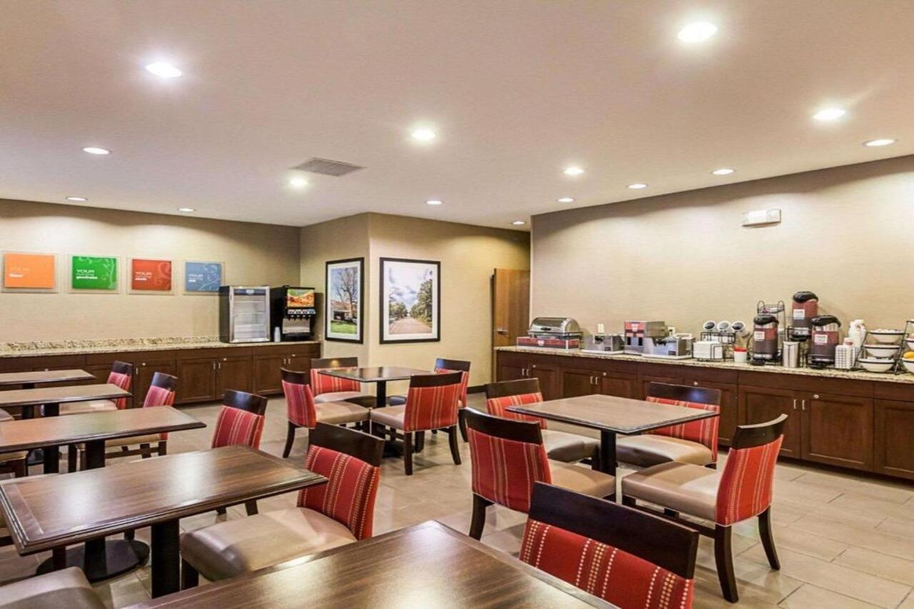 וויצ'יטה Comfort Inn East מראה חיצוני תמונה