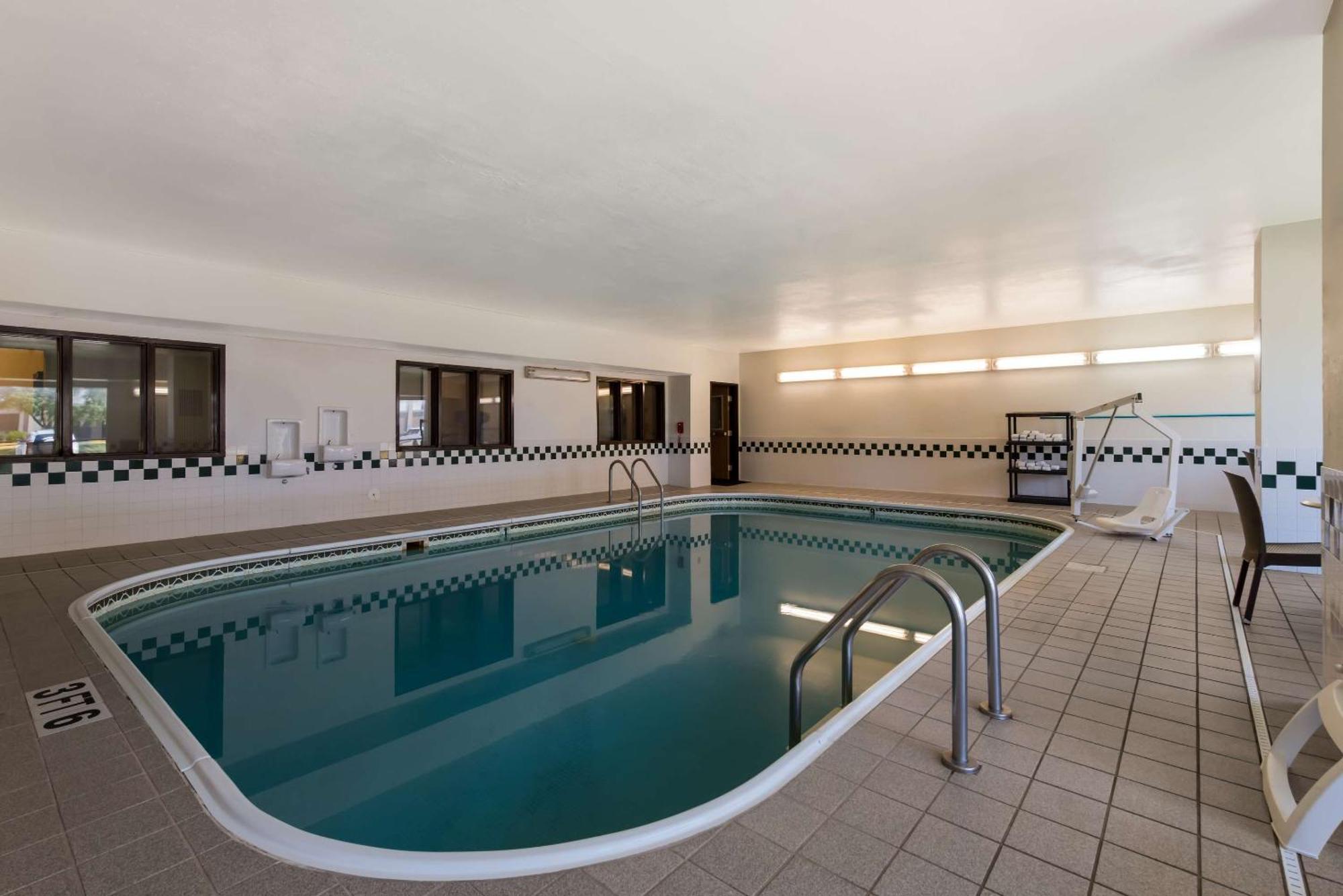 וויצ'יטה Comfort Inn East מראה חיצוני תמונה