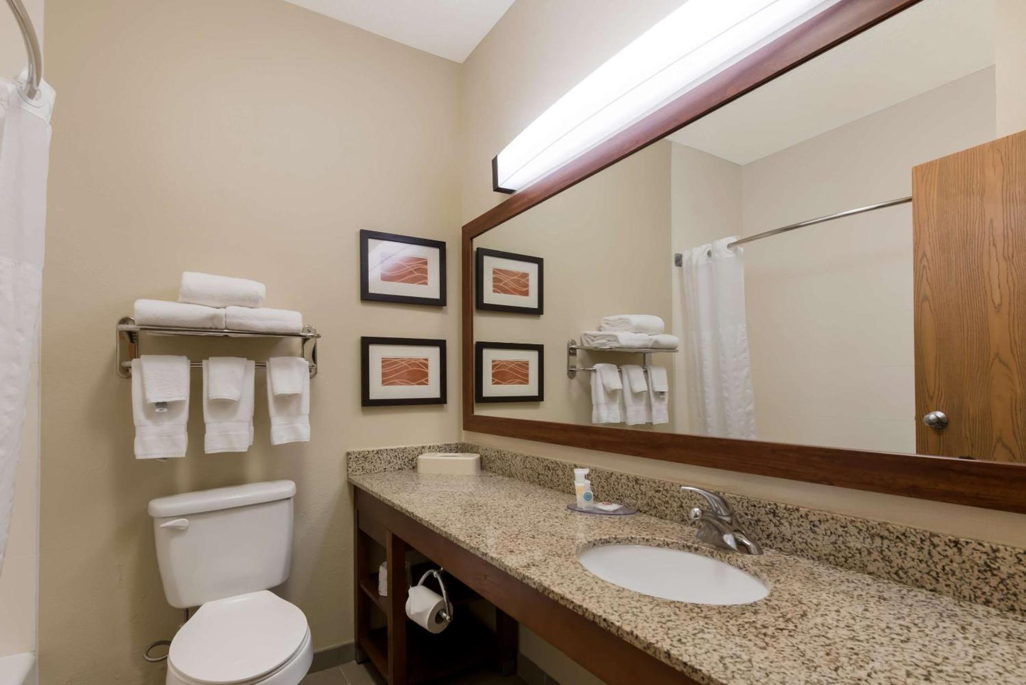 וויצ'יטה Comfort Inn East מראה חיצוני תמונה