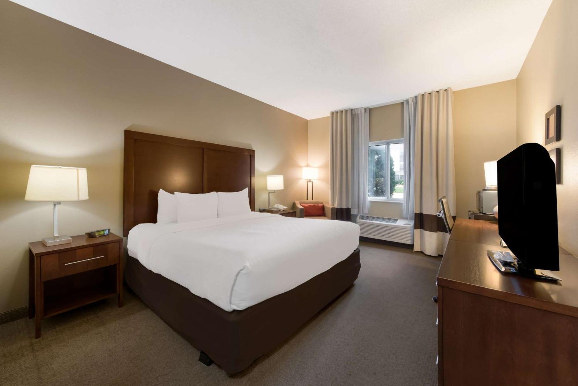 וויצ'יטה Comfort Inn East מראה חיצוני תמונה